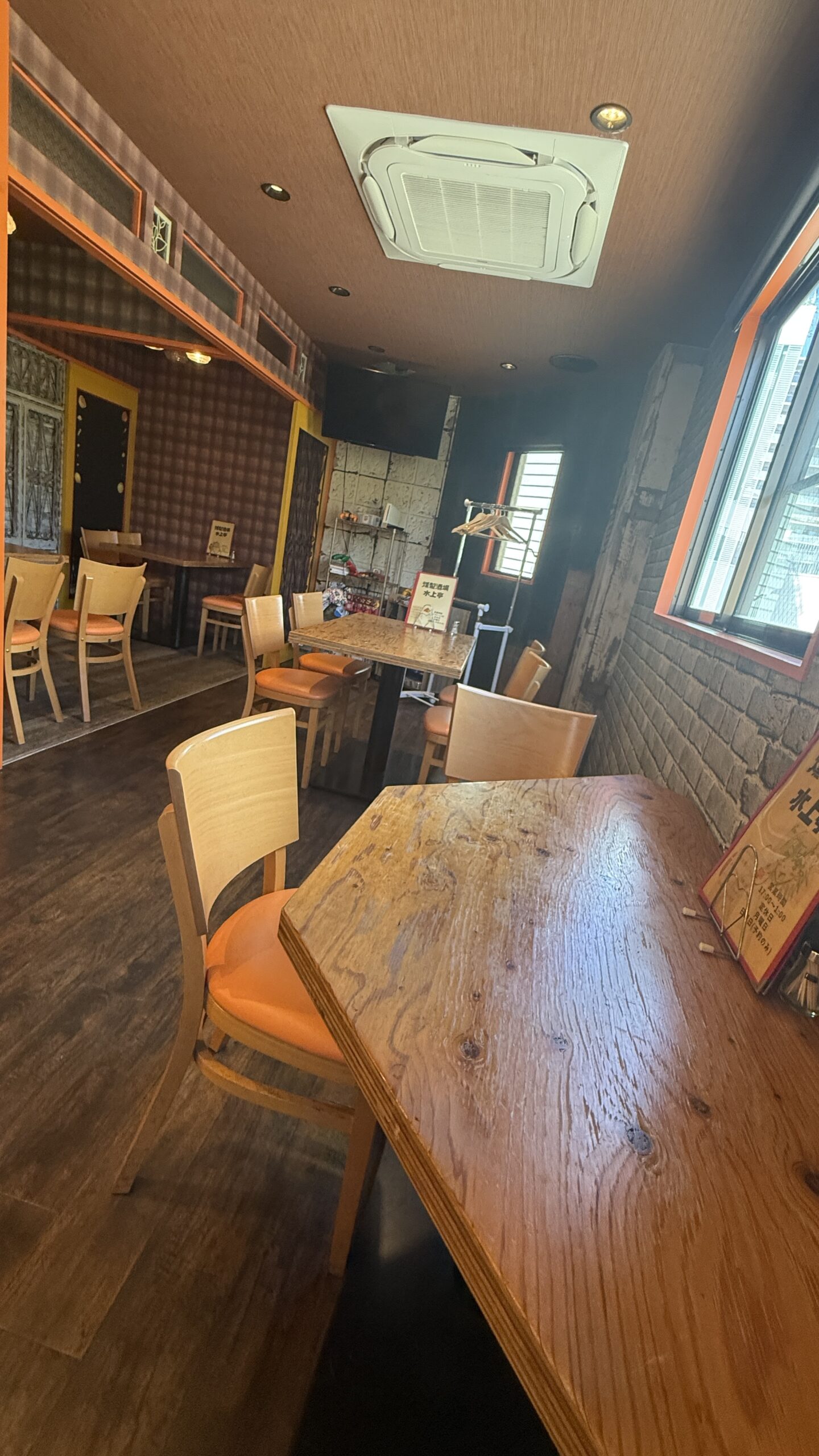 スペース内 - 窓側