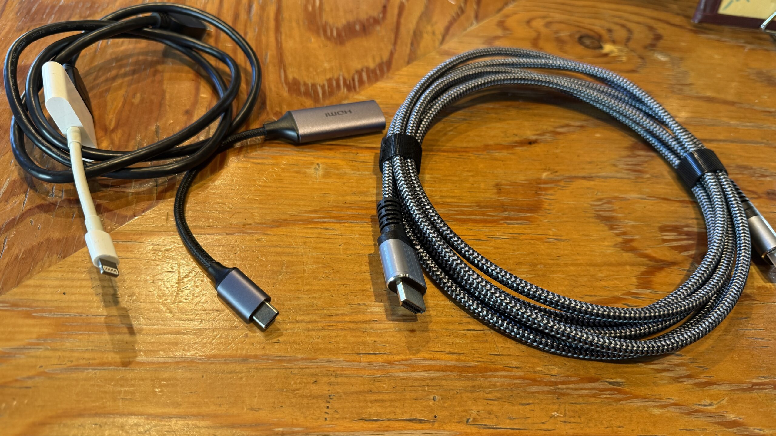 モニターケーブル、Type-C、HTMI、ライトニングケーブル対応